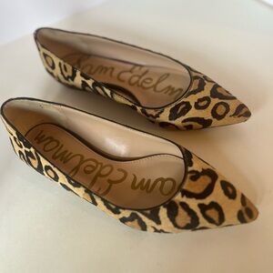 SAM EDELMAN WOMEN’S COW HAIR SZ6 POINTED TOE FLAT